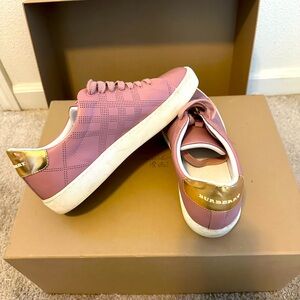 BURBERRY mauve & gold LEATHER sneakers - SIZE 39 EU (fit like US size 9)